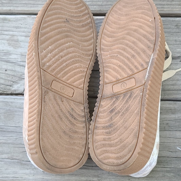 Shoes - Picture 2 of 3